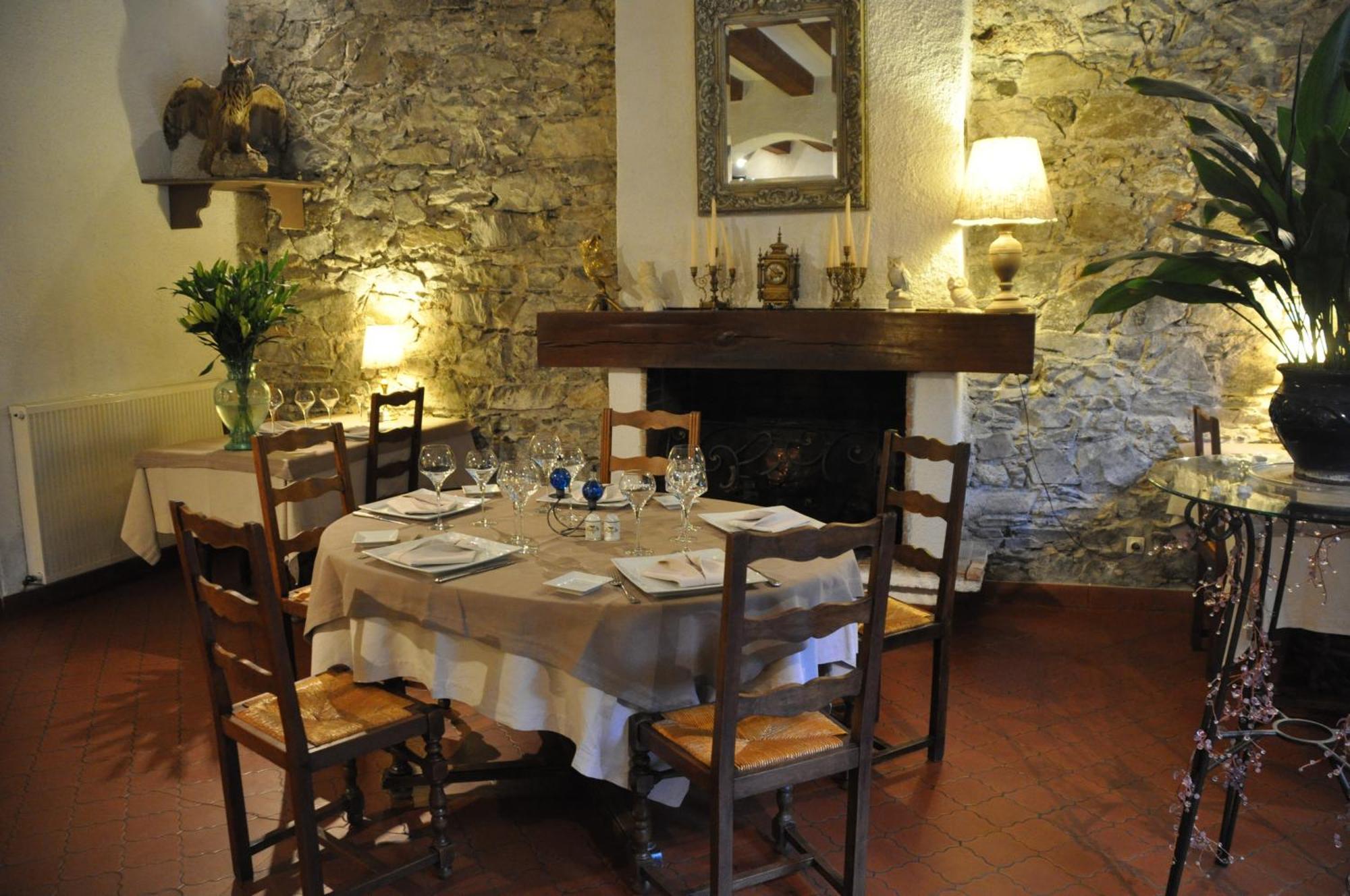 Logis Hostellerie Du Grand Duc Hotel Restaurant Gincla Exterior photo
