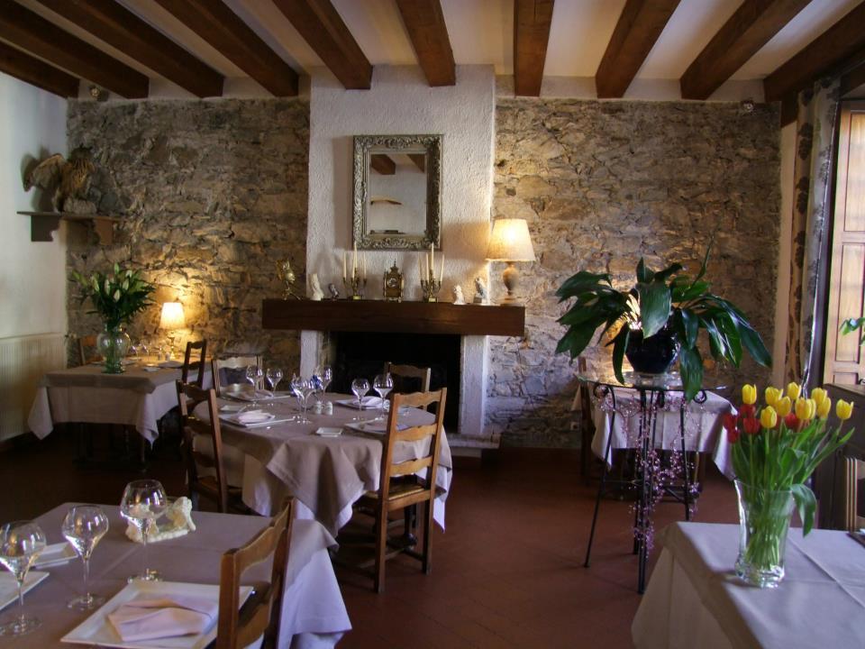 Logis Hostellerie Du Grand Duc Hotel Restaurant Gincla Exterior photo